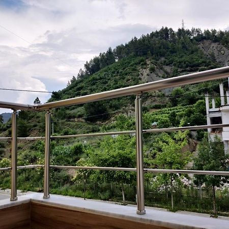 Unique Hotell Gramsh Exteriör bild